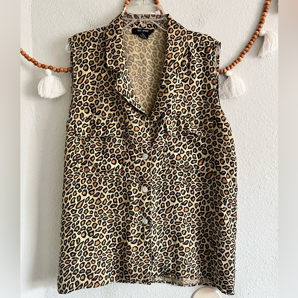 Silk House 100% silk leopard print button down top